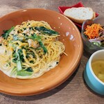 SiamoCafe - Bランチのパスタ例　チキンと小松菜のクリームパスタ