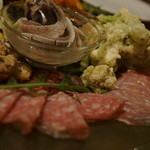 バール エ ターヴォラ カルダ ラ・ジョストラ - サラミ4種、イワシマリネ