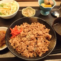 焼き鳥とワイン 萬鳥 祇園店 - 