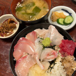 Katsugyo Ryouri Totoya - 海鮮丼！白ごはんのほうです。