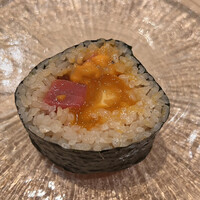 鮨よしかわ 麻布十番 - 卵黄と雲丹とマグロの太巻き
                    #ドラゴンボール巻き