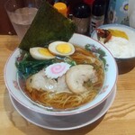 らーめんひんま - 味玉正油ラーメンとご飯