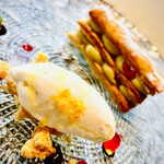 RISTORANTE E'VOLTA Unico Polo - シチリア産　ピスタチオクリームのミルフィーユ　バニラジェラート添え　オレンジとオリーブオイルの香り