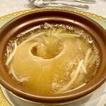 麗白 - 熱々のフカヒレスープ