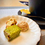 RISTORANTE E'VOLTA Unico Polo - ・ビスコッティ
      ・レッドカラントのパートドフリュイ
      ・抹茶ブラウニー
      ・スペキュロス
      ・マーラーカオ