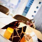 RISTORANTE E'VOLTA Unico Polo - マンゴームース　パッションフルーツのソース　シナモンメレンゲ