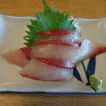 まるは食堂旅館 - はまちの刺身