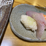Sushi Ooshio - 酢飯は薄い茶色　赤酢？