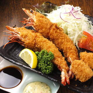 海老を丸ごと使った“大きなエビフライ”と四季折々の地元野菜