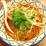 SIAM ORCHID - おすすめハーフ&ハーフセット トムヤムクンラーメンとガパオのセットのトムヤムラーメン(センレック)