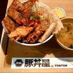 Ganso Butadonya Tonton - 贅沢合盛り丼 並盛