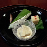 虎屋 壺中庵 - 鮎寿司・鱧の子の煮こごり・ずいきの胡麻あえ