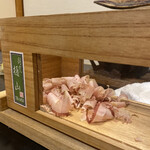 樋山 - レアなカンナで大きな面で削る鰹節は最高！