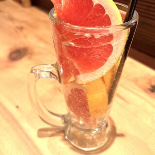 料理と相性のよいドリンクが豊富。唎酒師が選んだ日本酒に注目！