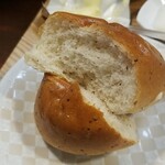 キッチン ブルー グローブ - グラハムロールパンの断面