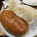 キッチン ブルー グローブ - マスカルポーネの白パンの断面