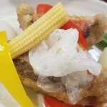 キッチン ブルー グローブ - この白いのは大根？