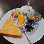 カフェヴェンティ - モーニングサービスのアップ
      
      ○コーヒー
      シッカリとした苦味、酸味のバランスの取れた
      美味しい味わい。