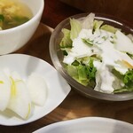 キッチン ブルー グローブ - お新香、サラダのアップ