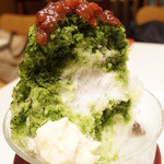 よーじやカフェ - 断面。4層になっています。