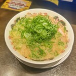 Ramen Rairai Tei - こってりラーメンの、ネギ増し。背脂多めにできたらなぁ。