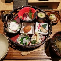 ダイナミックキッチン＆バー 響 中之島フェスティバルプラザ店 - 響膳　こちらに鯛めしがついてます