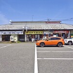 Himawari - 数軒の飲食店が同居する平屋の一角です