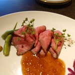 洋食 つばき - (前菜)ローストビーフとパセリの花、大根のさや