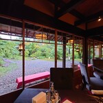 洋食 つばき - お庭がだいぶ色付いてきました