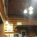ほっとステーション基山 - 照明と右上に帆船が・・・奥にはBGM用スピーカーも設置です。