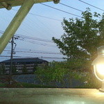 ほっとステーション基山 - テラスからの眺め・・・正面の建屋の横に小さく写る照明は、鳥栖ジャンクション・・・