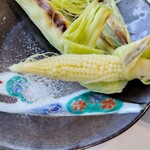 AQUA DINING CAFE 瓢黎 - 皮を剝いて塩でいただきます