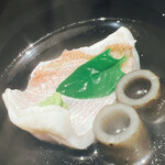 温石 - 葉っぱは近くの浜で採れたツルナです