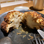 SMOKE DOOR - 遠火で24時間吊るしたカリフラワー（1,848円税込）の断面