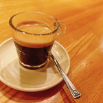 六覺燈 - エスプレッソ
      あまりコクはなく苦味が強い