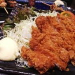 ごちそう村 - チキンカツデッカァァァ！ご飯とか刺身とか付いた定食で880円てっ！安！