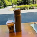 スターバックス・コーヒー 東京大学工学部店 - 持ち帰り用のアイスブラックティー(myボトル)と店内飲食用のアイスソイラテ