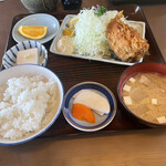 とんかつ笹 - カキフライ定食。豚汁もついて700円て、安っ
