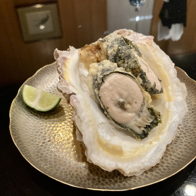 〆の天ぷらの押し寿司が美味！東京駅直結で接待利用にベストな