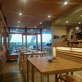 タカオサン ベース キャンプ カフェ バー_2