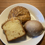常乃菓舎 - 上：アップルパイ、左：甘夏のパウンドケーキ　右：レモンケーキ