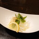 蛇の目寿司 - 大根サラダ