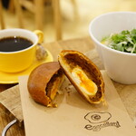 eggcellent - BAKED CURRY BREAD SALAD+DRINK SET (￥990)