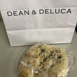 DEAN & DELUCA MARKET STORES - 塩パン（241円）