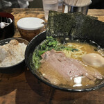 家系ラーメン クックら - かためおおめ海苔ライスTS味玉　