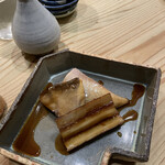 食堂 おがわ - “真魚鰹と牛蒡”。包丁入れる前からもう美味そう。この味付けは堪りません。