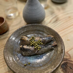 食堂 おがわ - このデカさ！しかしその柔らかさ、イワシの風味は強烈。山椒はこの為にあるのでは！と思うほどの超ベストマッチングです。