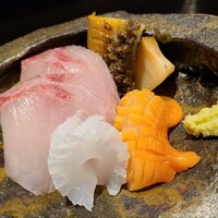 味あら井 - 刺身盛り合わせ
                ④赤障泥烏賊(大分県別府産、4kg、雄)
                ⑤赤貝(大分県中津産)
                ⑥縞鯵(大分県豊後水道産)
                ⑦黒鮑(大分県産)の縁ペラ
