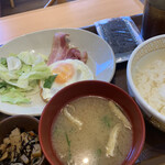すき家 - ベーコンエッグ朝食　¥390(税込)