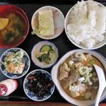 吉乃屋 - もつ煮込み定食